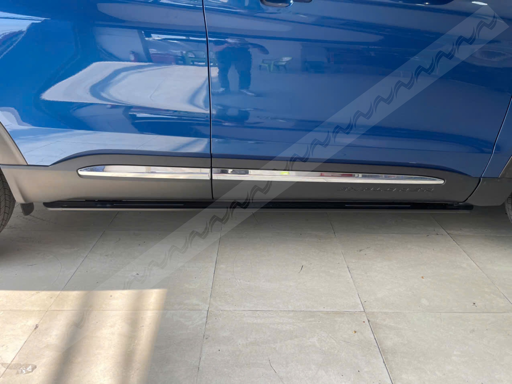 Bậc lên xuống điện Ford Explorer 2022