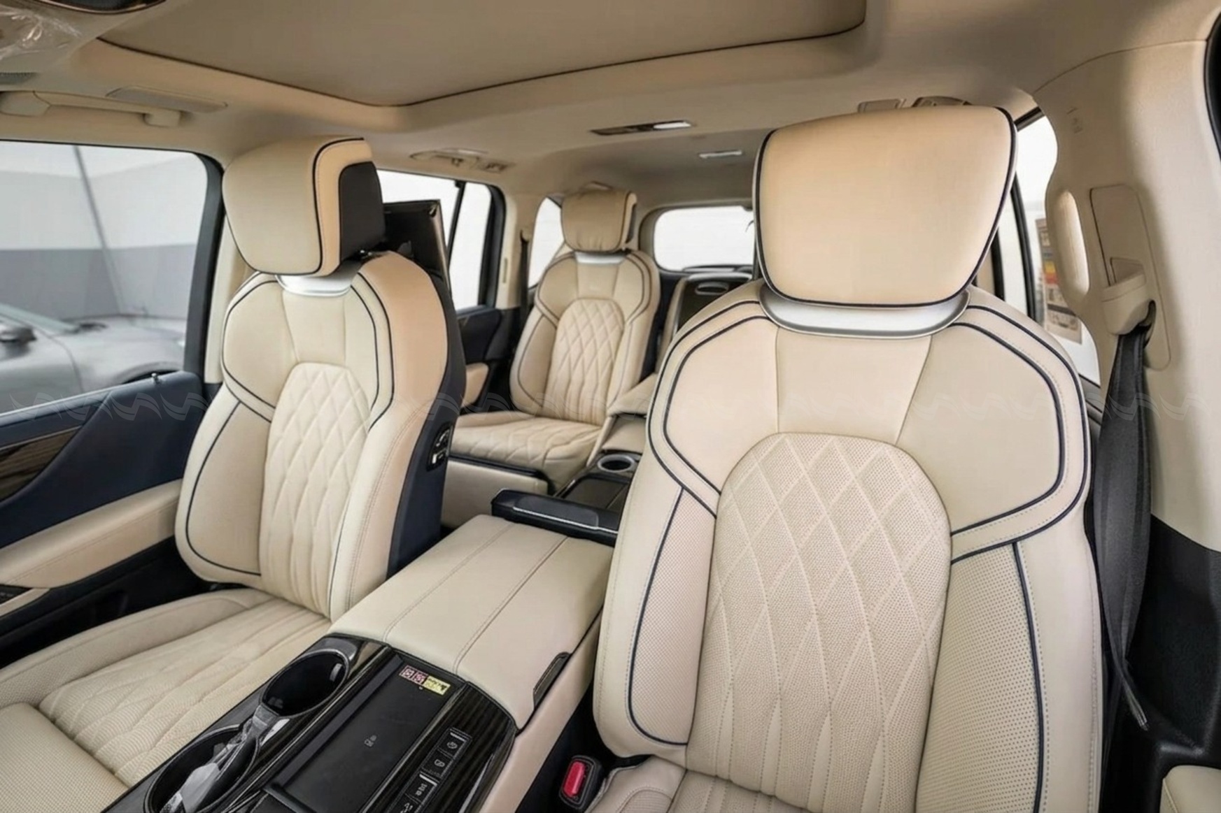 Chi tiết nội thất xe bọc da b&ograve; Lemans 1226 Panna