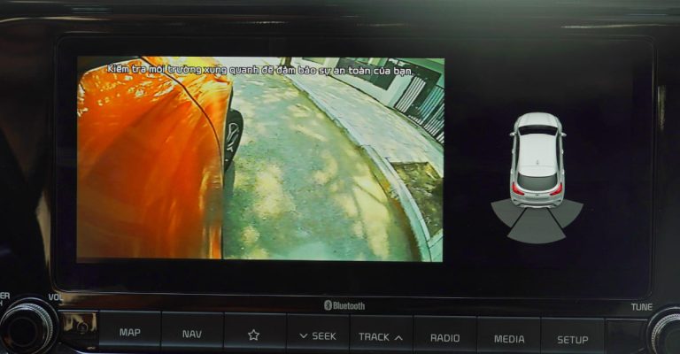 Giao diện camera l&ugrave;i với vạch chia khoảng c&aacute;ch