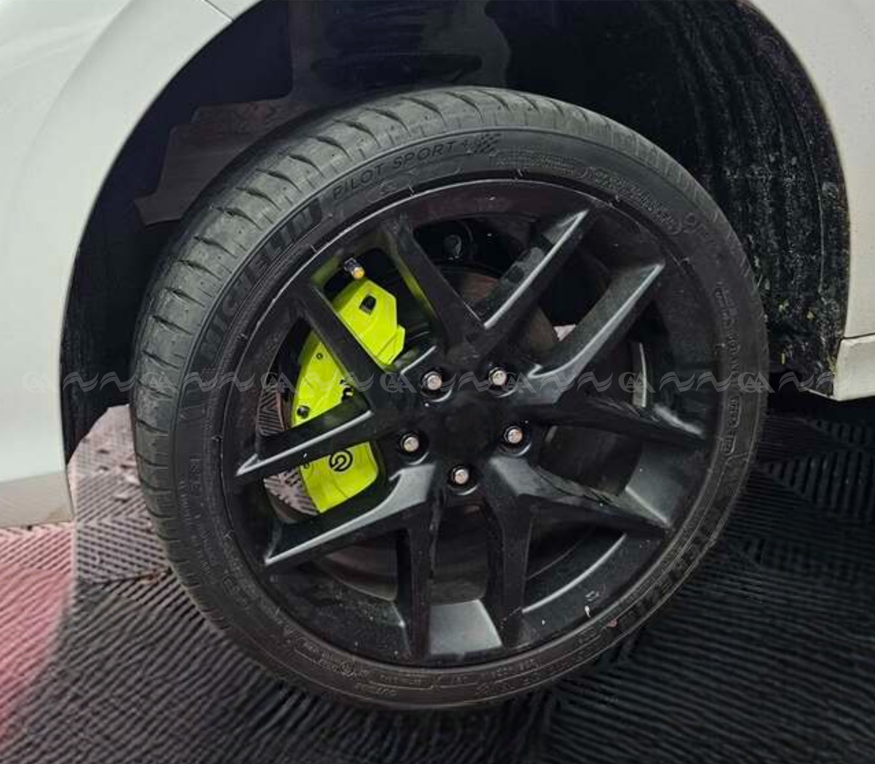 Ốp má phanh HQ Racing Custin 2023+ xanh chuối - ảnh 4