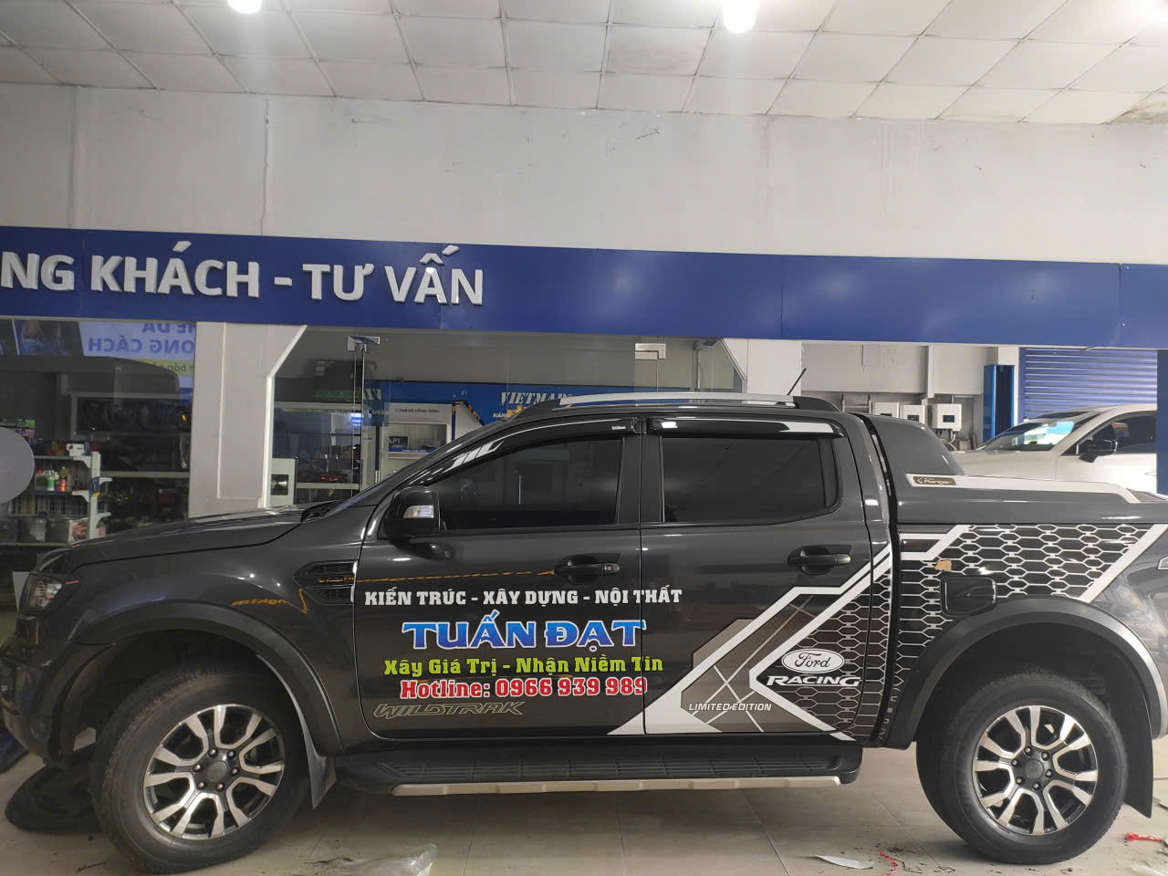 Chi tiết ốp cua lốp Ranger