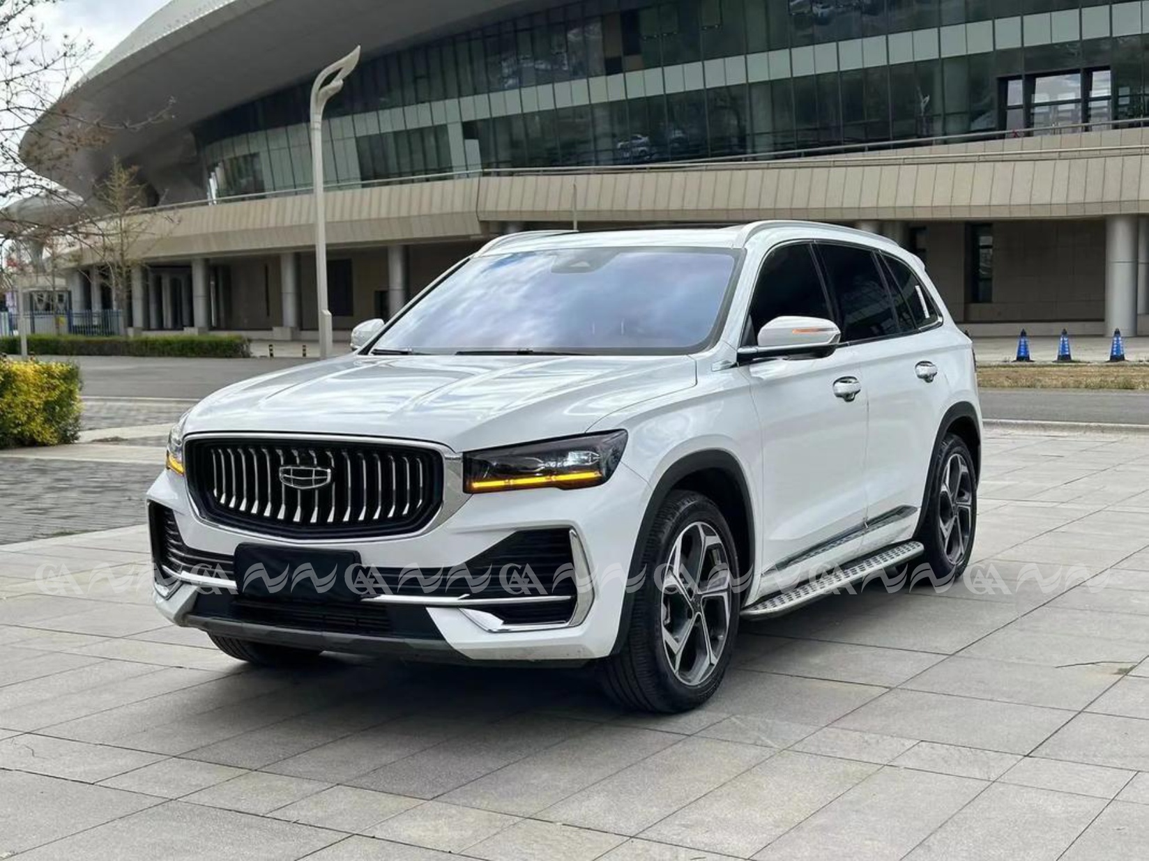 Bậc lên xuống cơ Geely Monjard mặt nhôm chấm bi - ảnh 2