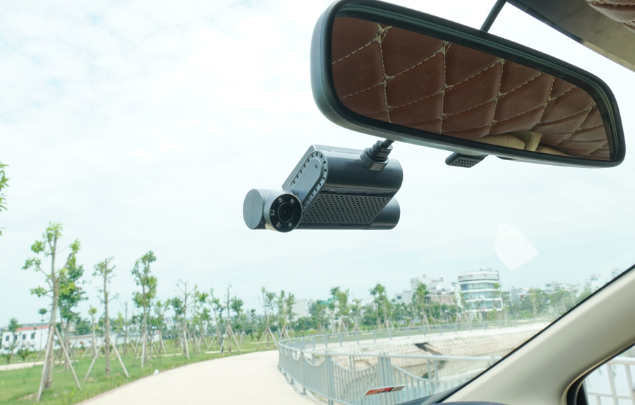 G&oacute;c quay camera h&agrave;nh tr&igrave;nh Navicom X5 trong xe