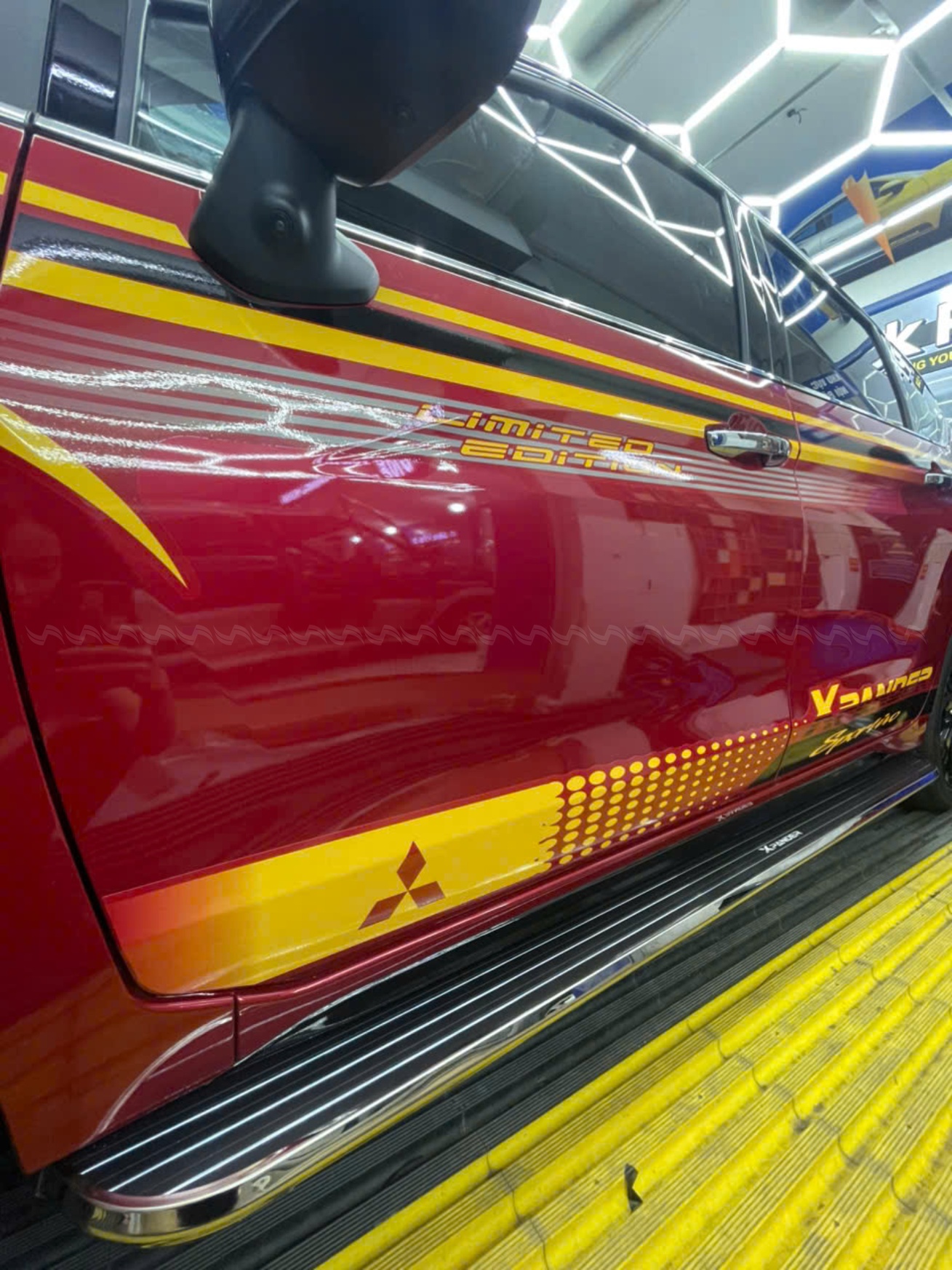 Bậc l&ecirc;n xuống Xpander chống trượt an to&agrave;n