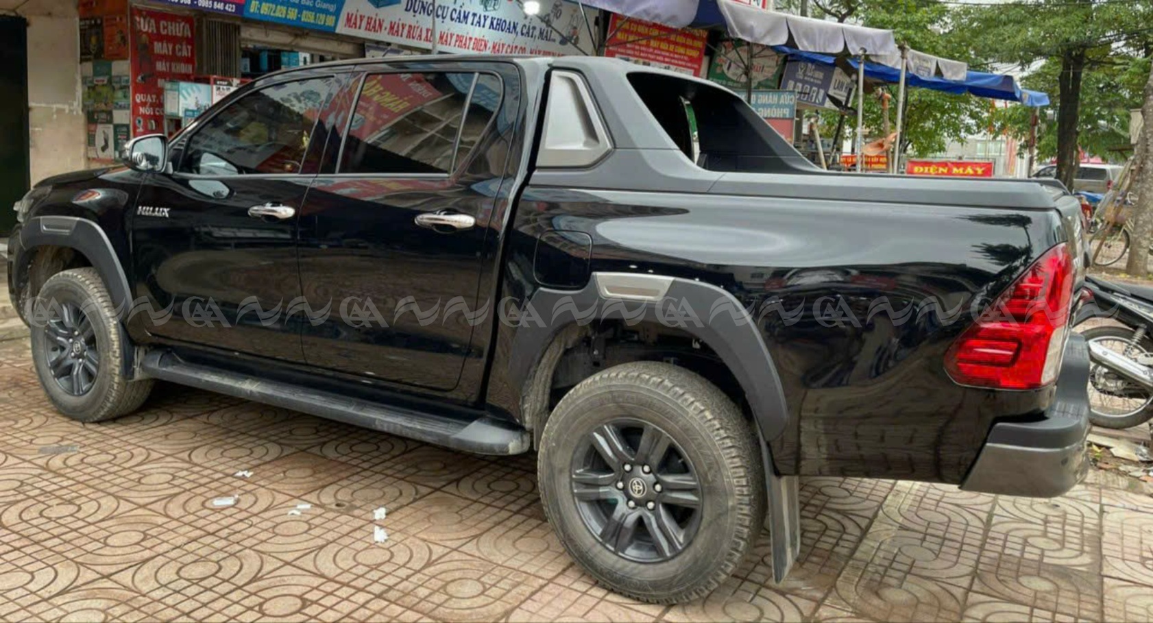 Ốp cua lốp Hilux trơn (nguyên bản 2021) - ảnh 2