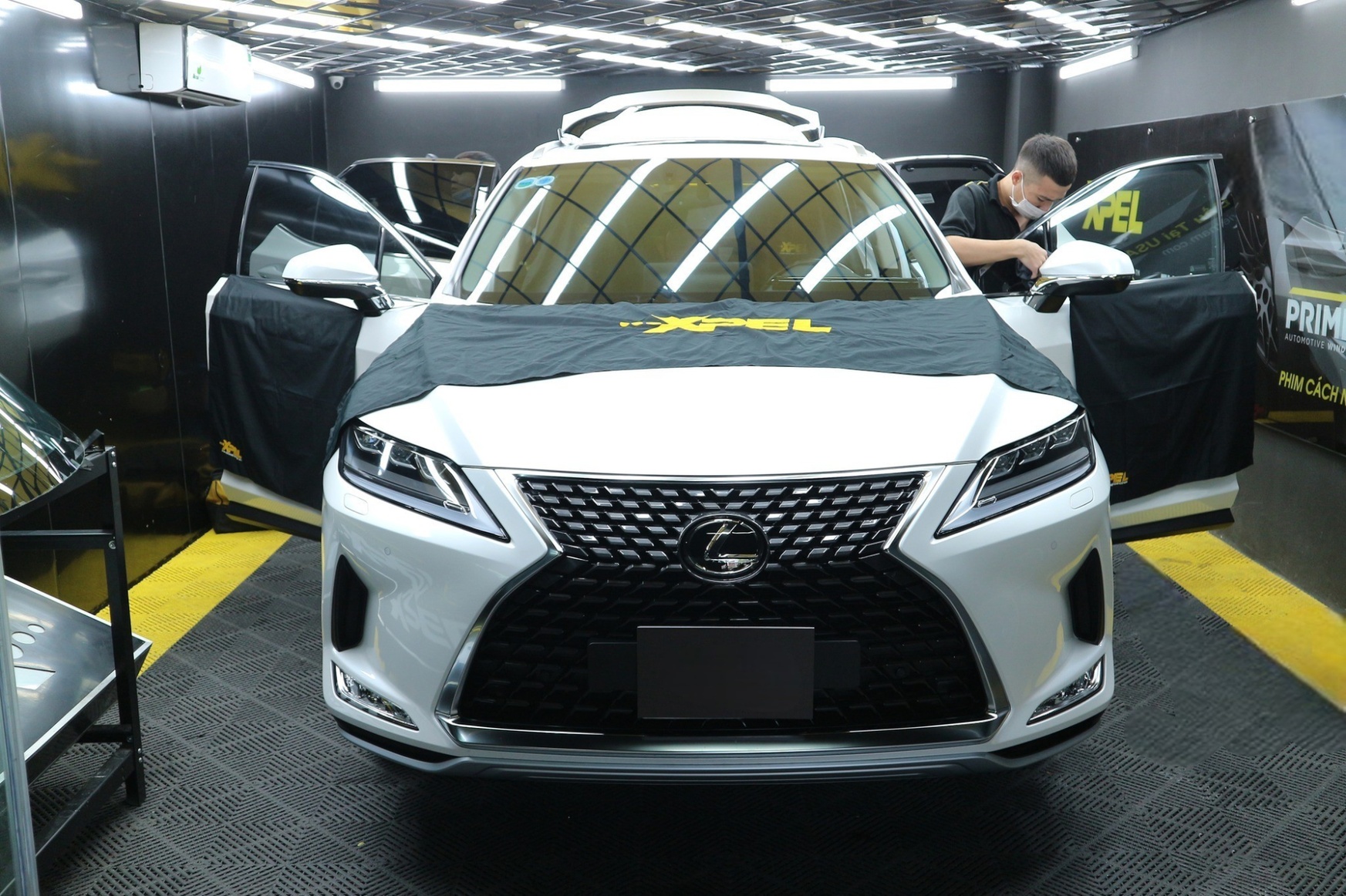 Phim c&aacute;ch nhiệt XPEL XRPL-55 k&iacute;nh l&aacute;i tr&ecirc;n xe hơi