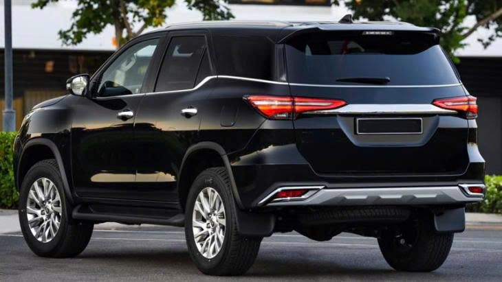 Ốp cản sau Fortuner 2017+ (trừ Legender) - Cận cảnh