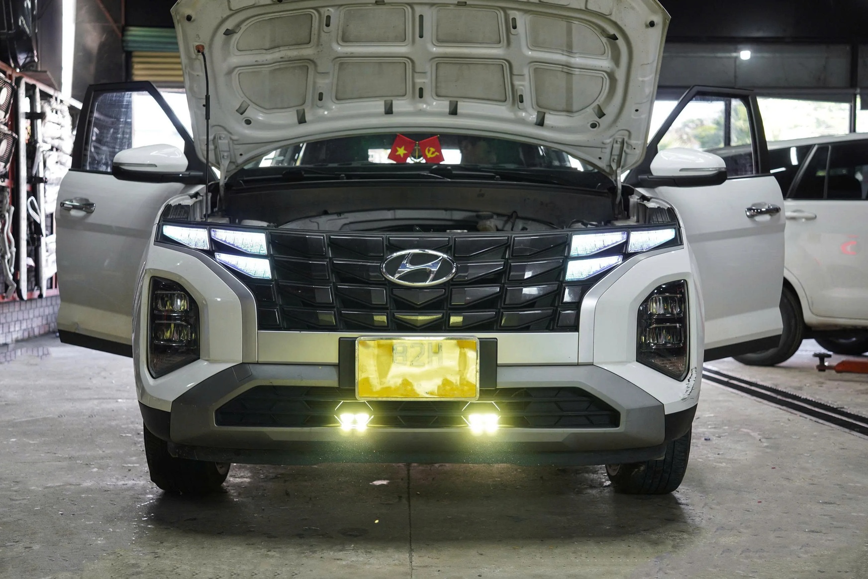 Thiết kế bền bỉ, chống nước của đ&egrave;n Bulbtek Cyber 2 Bolt