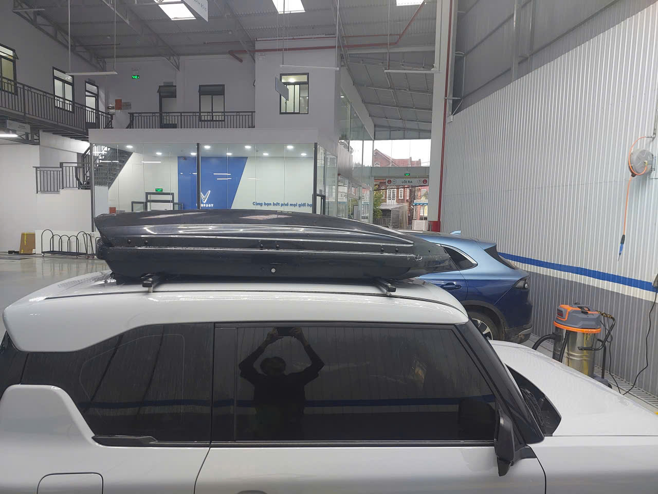 Hộp đựng đồ trên nóc xe Shiturui 580L đen - ảnh 1