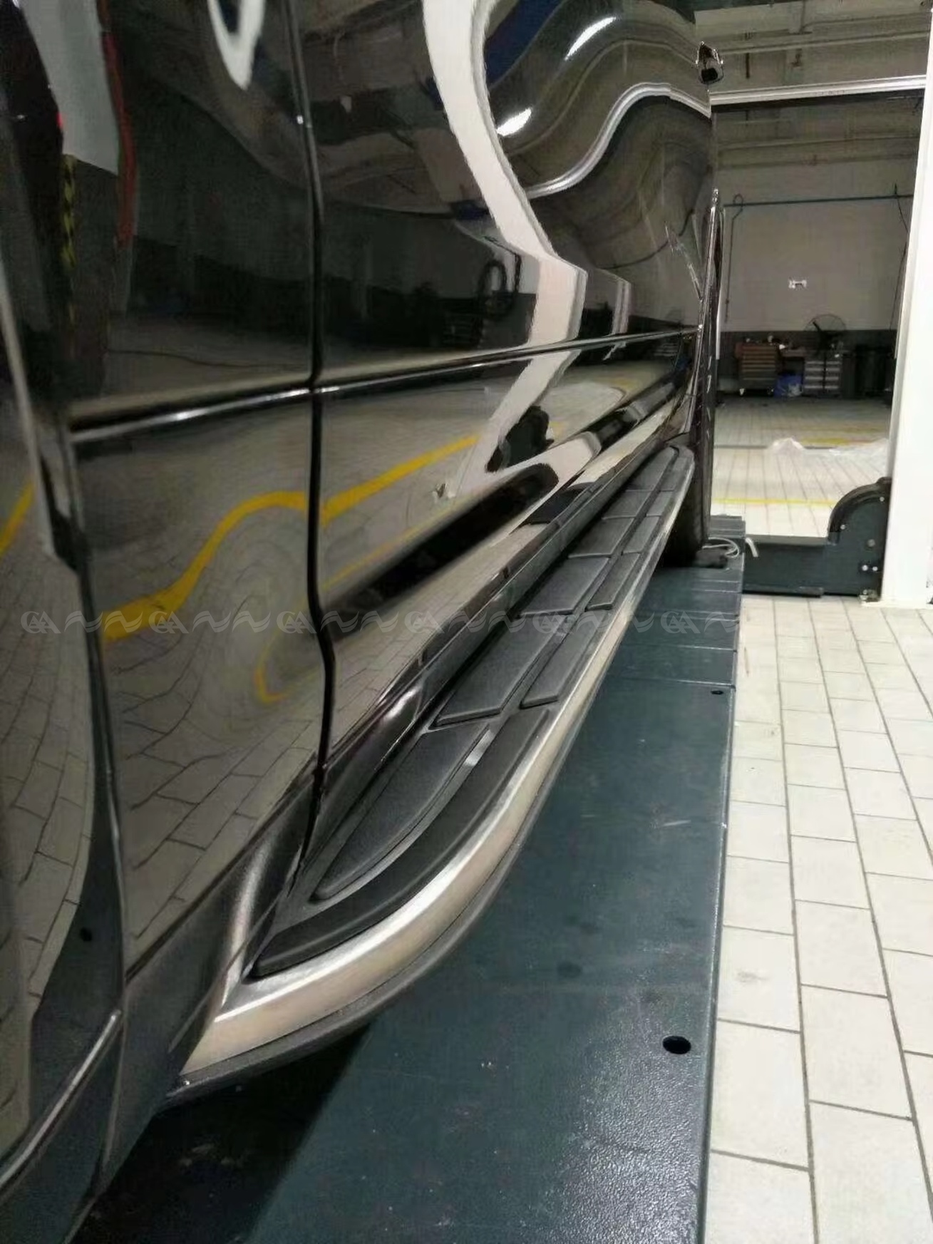  Bậc lên xuống cơ Santafe 2019-2023 mẫu inox - ảnh 3