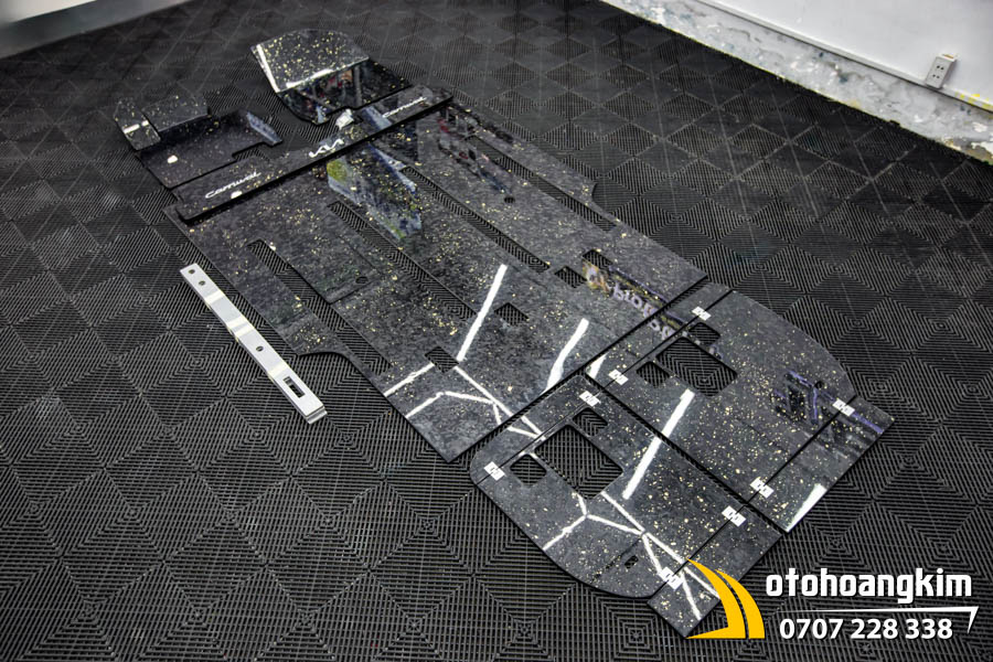 Tấm ốp DVF203 Carbon Forget vàng trên bảng điều khiển