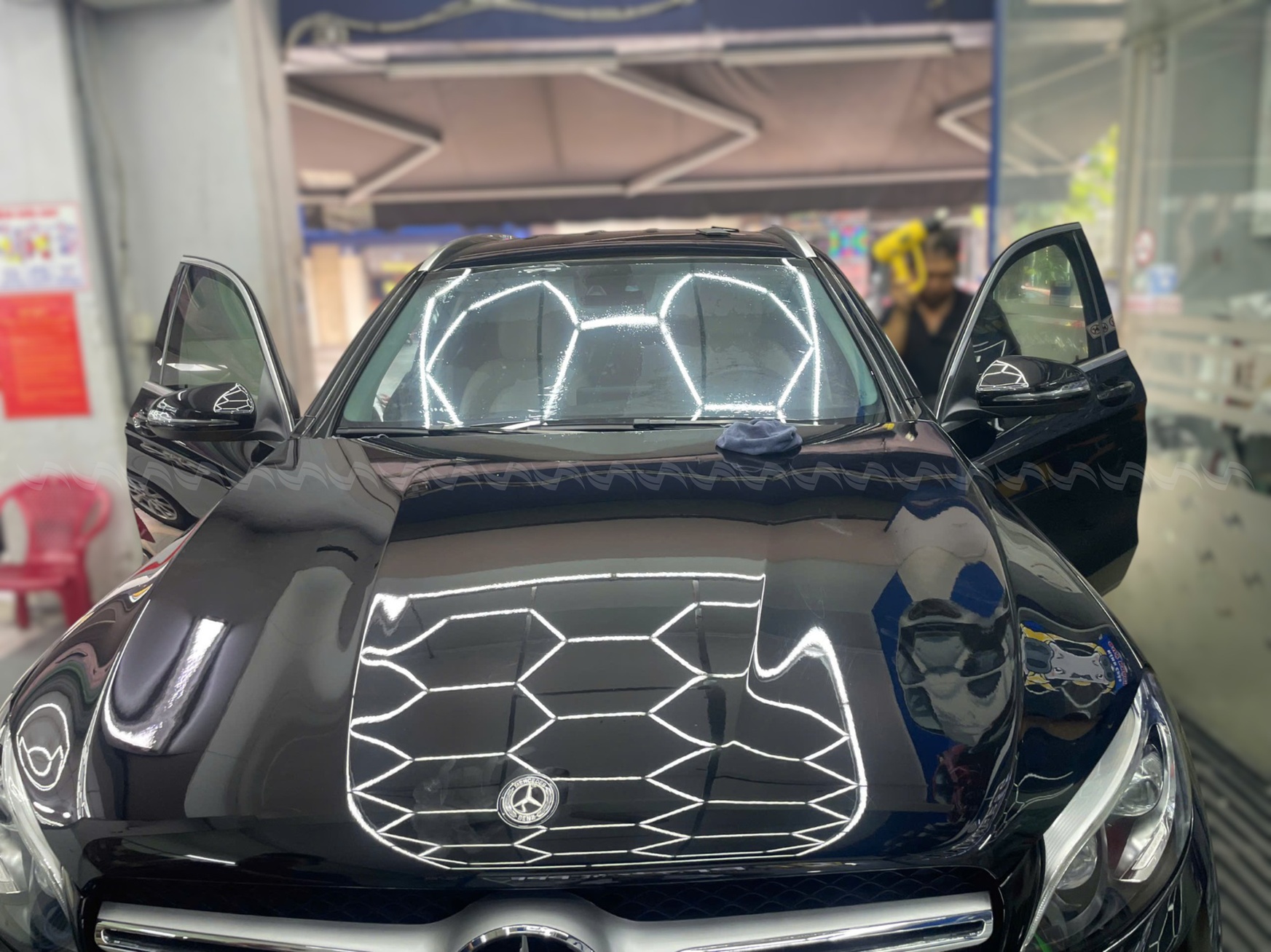 Mercedes GLC250 dán phim cách nhiệt XPEL XRPL-55 kính lái tại Ô Tô Hoàng Kim