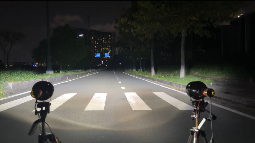 So s&aacute;nh &aacute;nh s&aacute;ng đ&egrave;n LED Fujitek N1 Premium H7 v&agrave; đ&egrave;n halogen