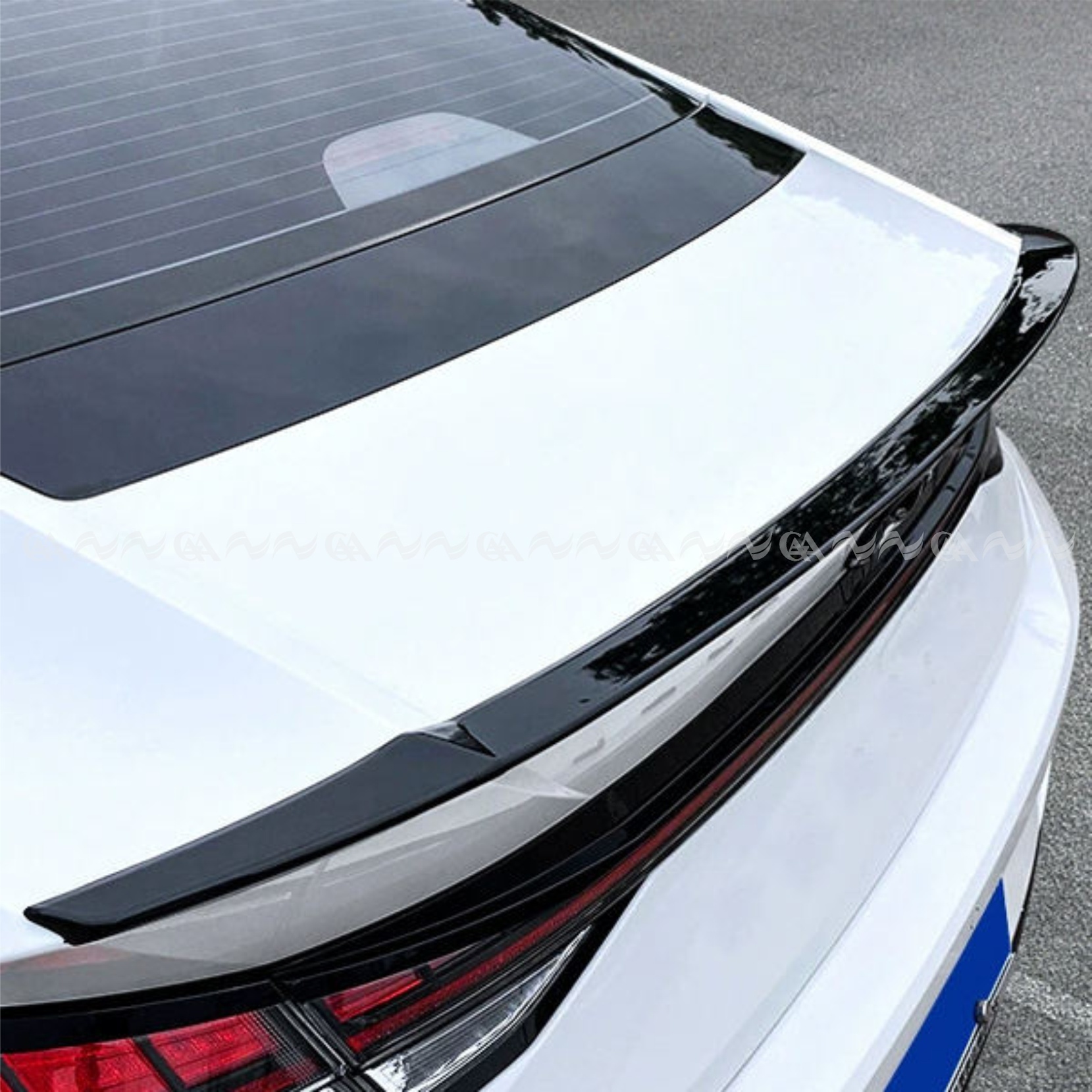 Đuôi cá Elantra 2023+ thấp đen - ảnh 3