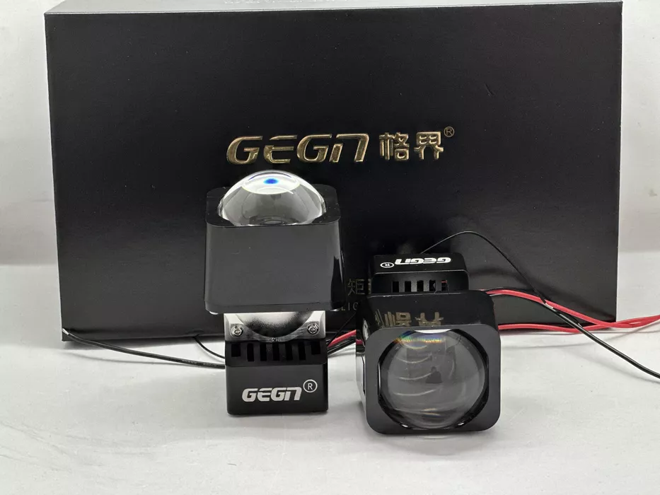 Đ&egrave;n Bi LED Fujitek GEGN Z2 lắp đặt tr&ecirc;n xe