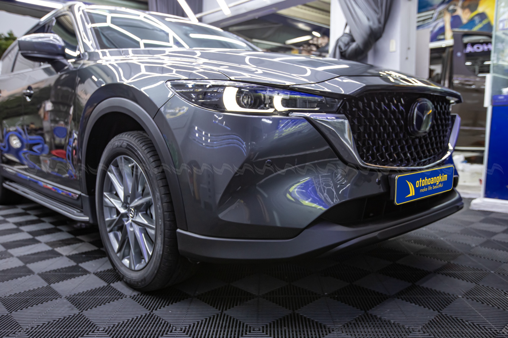 Cận cảnh phim PPF Protek Extra Gloss tr&ecirc;n th&acirc;n xe