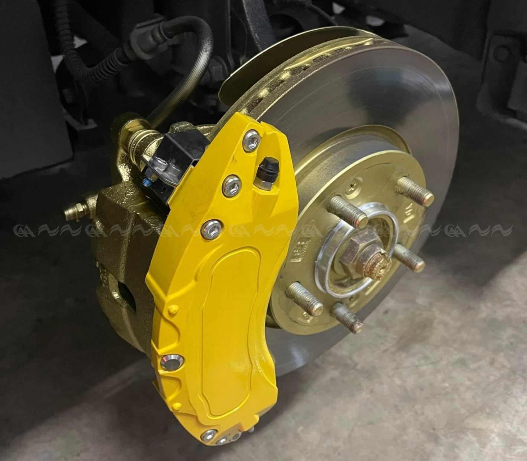 Ốp má phanh HQ Racing Custin 2023+ vàng - ảnh 2