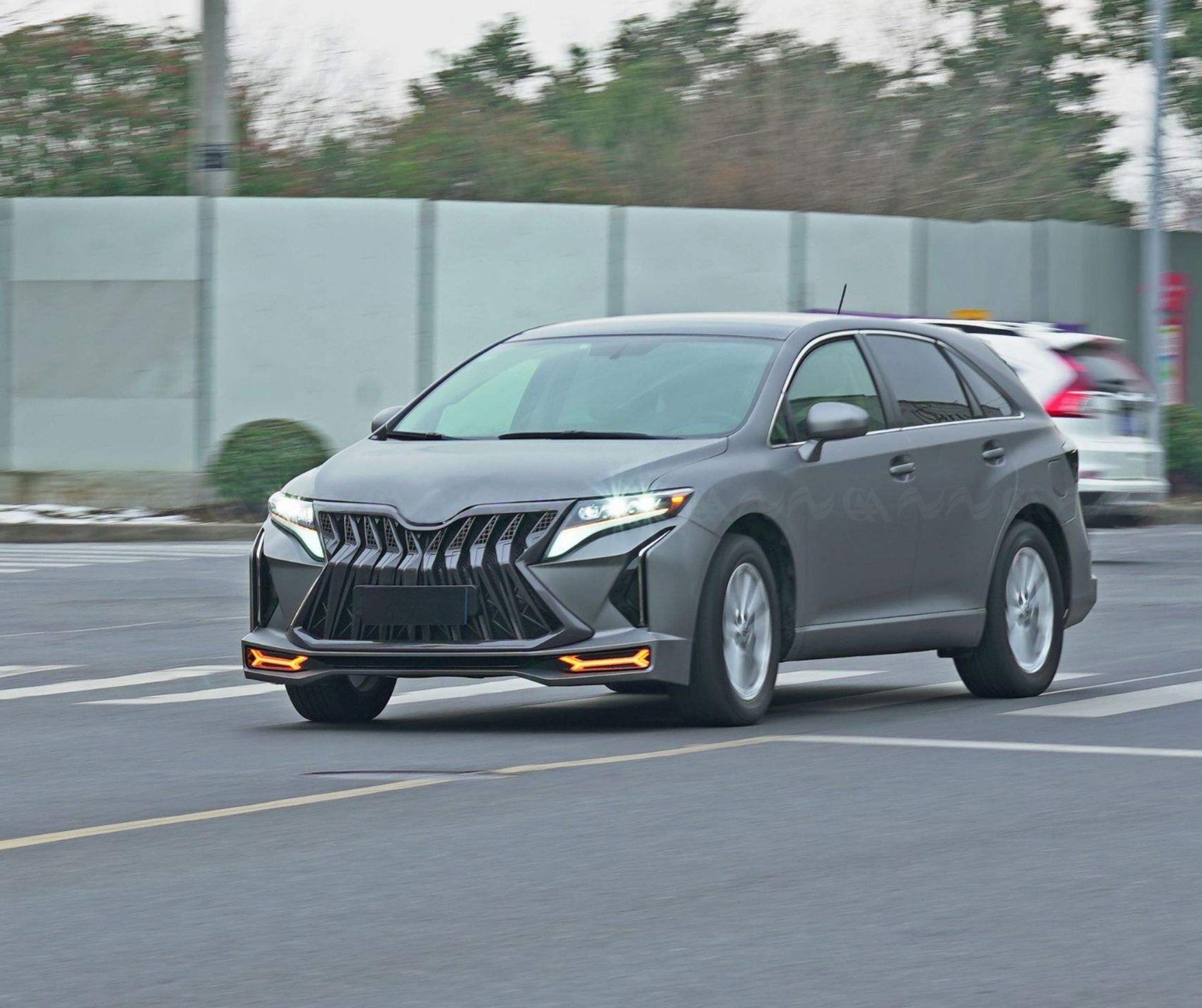 Cận cảnh cản trước body kit GAA tr&ecirc;n Toyota Venza