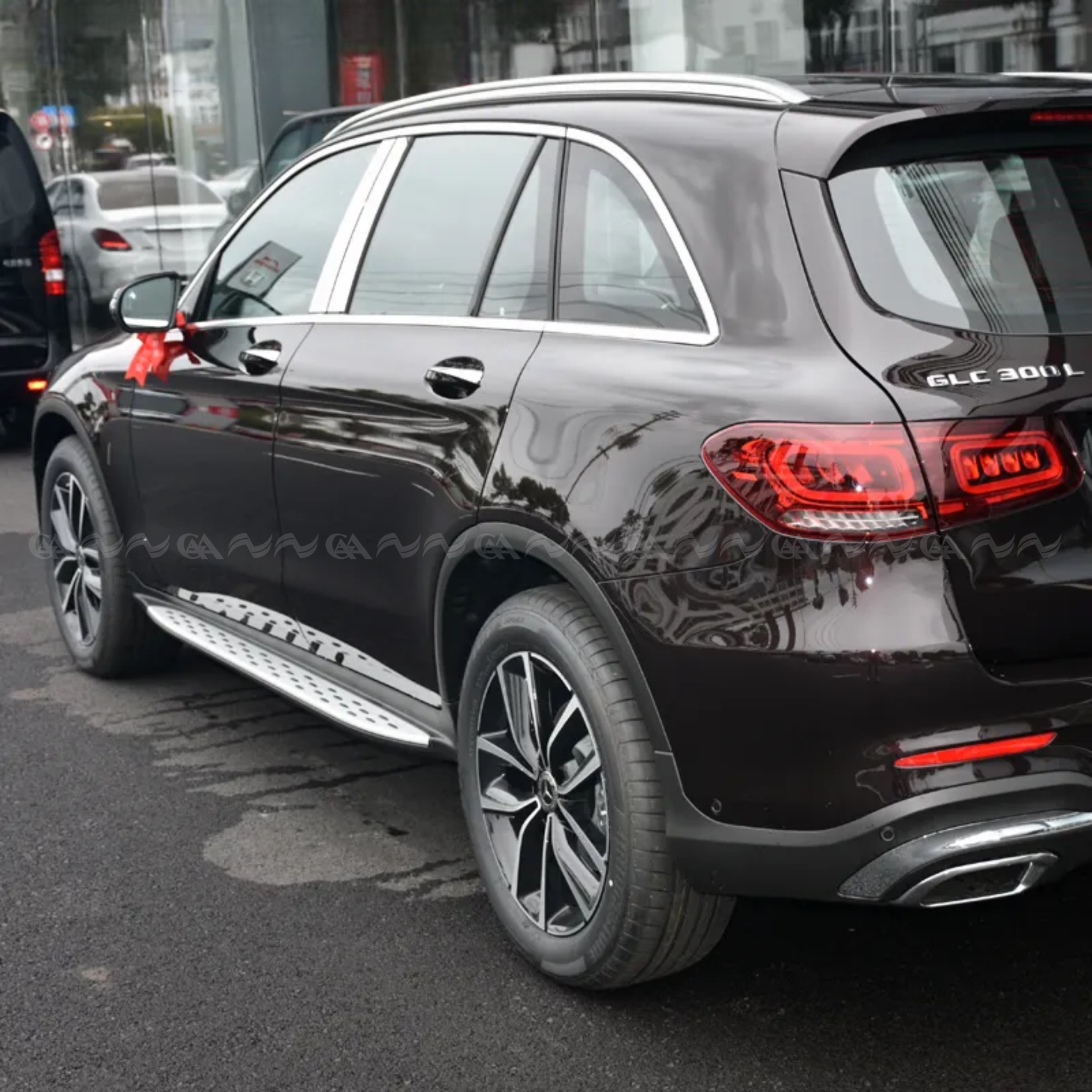  Bậc lên xuống cơ Mercedes GLC - ảnh 4