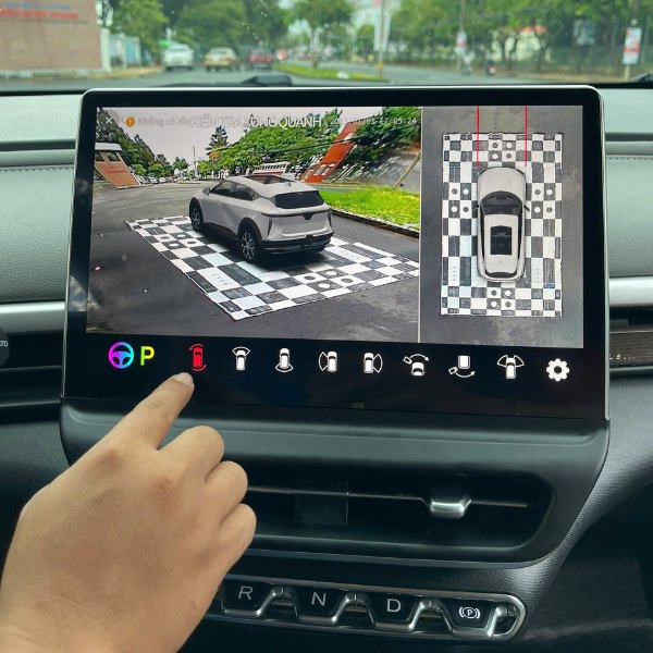 M&agrave;n h&igrave;nh cảm ứng hiển thị c&aacute;c t&ugrave;y chọn chế độ xem camera 360 độ