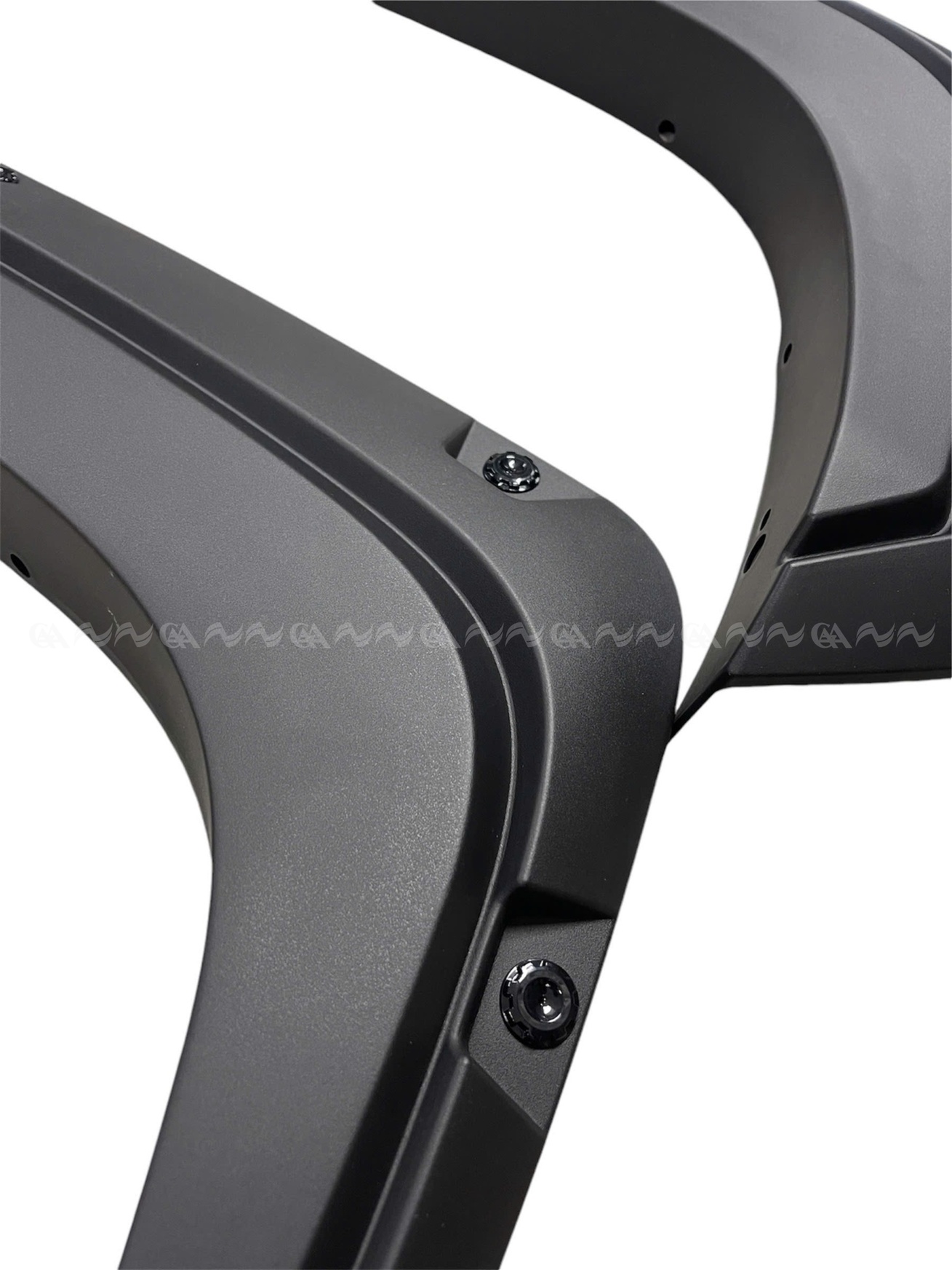 Ốp cua lốp Triton 2024 mẫu đinh - ảnh 2