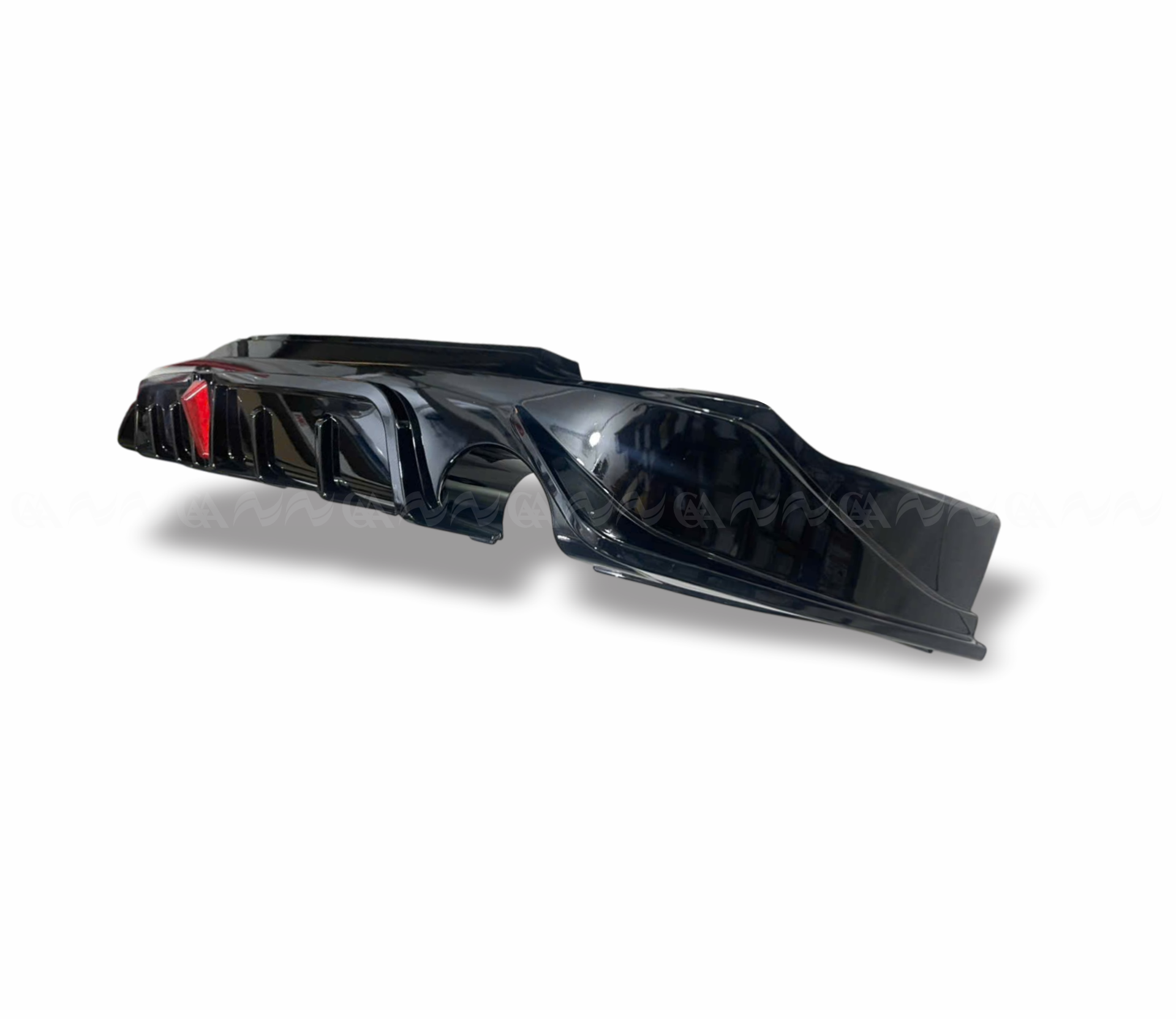 Ốp cản sau GAA Body Lip sơn đen cho Mazda CX5 2023+ nh&igrave;n từ ph&iacute;a sau, g&oacute;c thấp, thể hiện chi tiết bộ khuếch t&aacute;n gi&oacute; v&agrave; đ&egrave;n LED trung t&acirc;m.