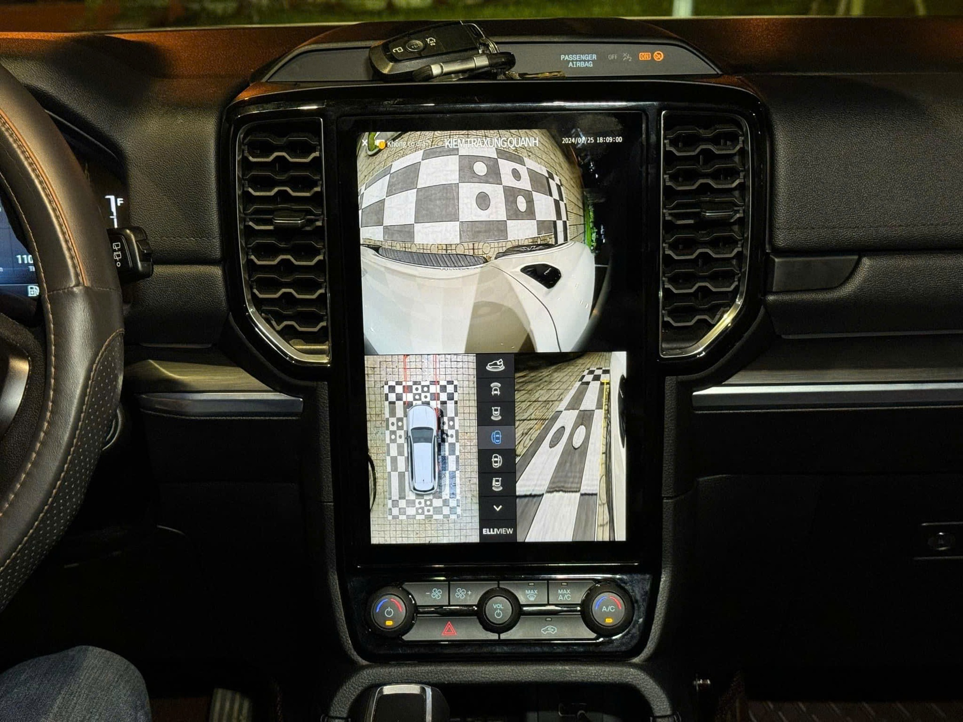 Chế độ xem 2D v&agrave; g&oacute;c nh&igrave;n độc lập từ camera 360 Ford