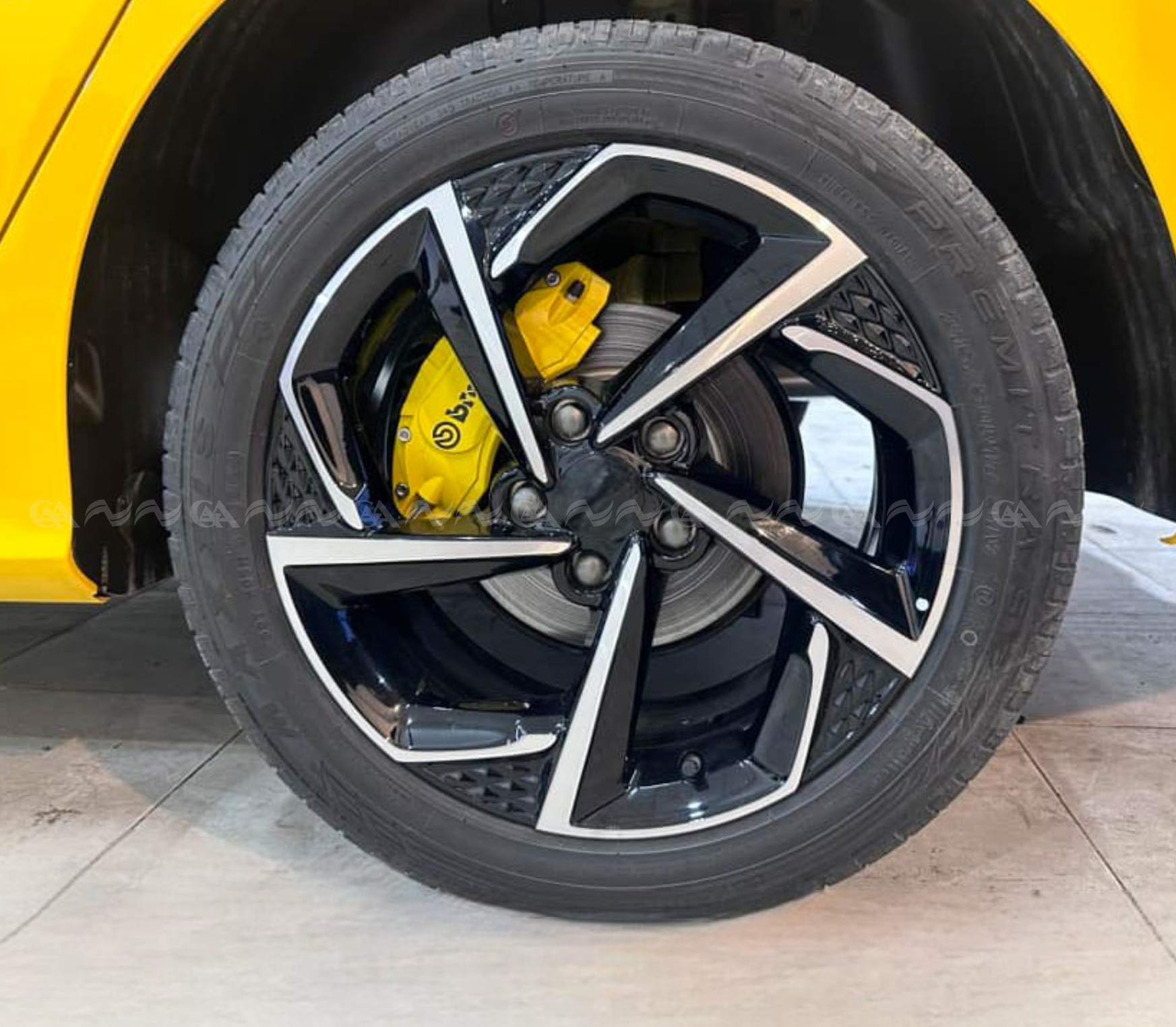 Ốp má phanh HQ Racing Camry 2023 vàng - ảnh 3